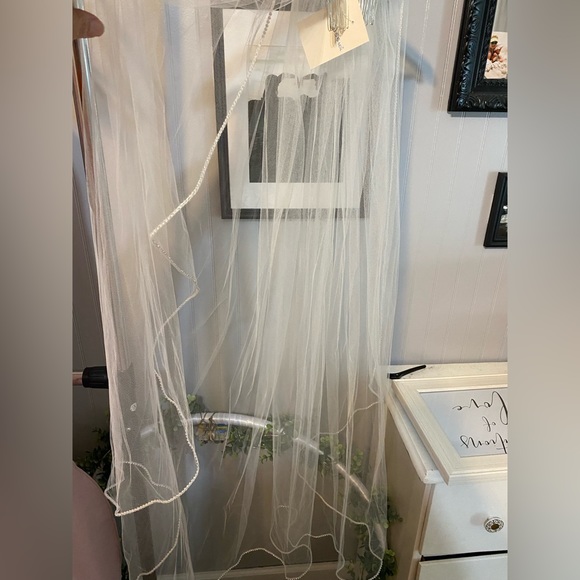 Medium length bridal veil - Picture 4 of 5